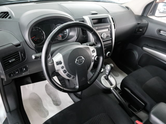 Купить б/у Nissan X-Trail, 2011 год, 141 л.с. в России